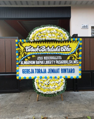 Papan Bunga Duka di Sipoholon